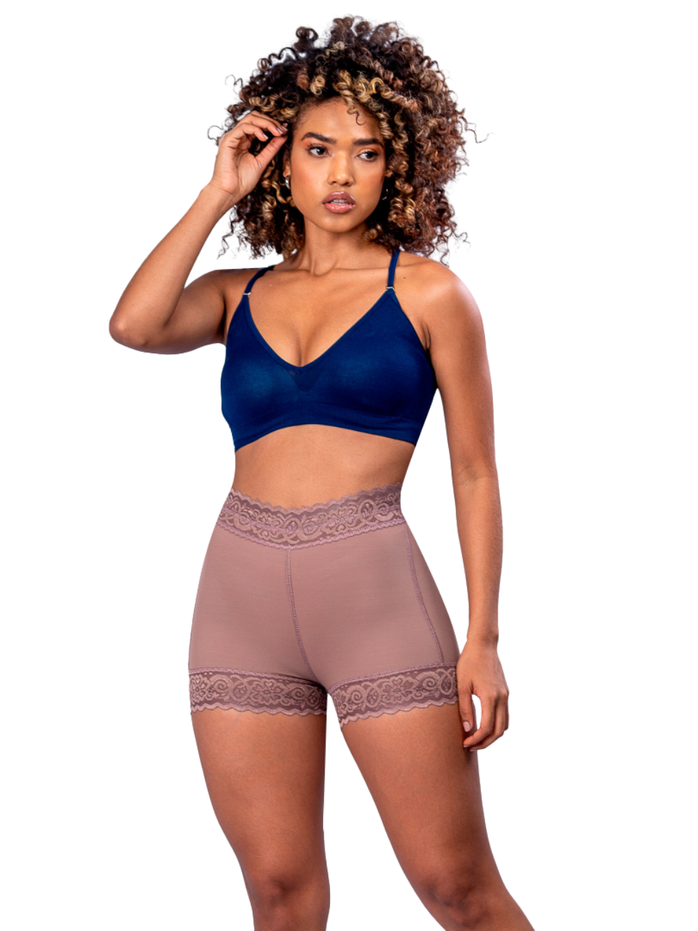 SHORT LEVANTA COLA